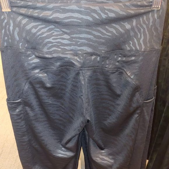 CM Fashion Womens Zebra Patterned Leggings, with pockets- Black - Picture 8 of 9